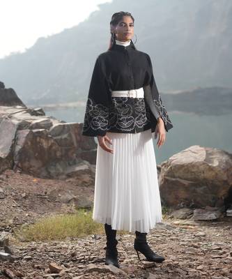Black & White Zari Cape 1