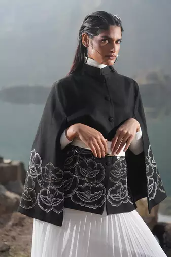 Black & White Zari Cape