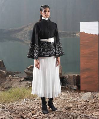 Black & White Zari Cape 3