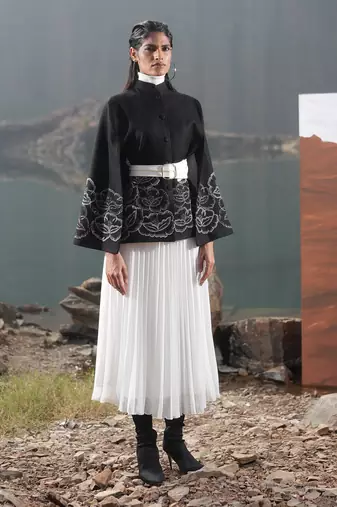 Black & White Zari Cape