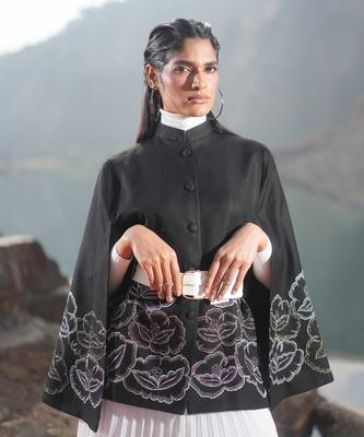Black & White Zari Cape 4