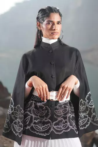 Black & White Zari Cape