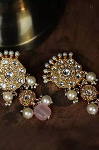 White Jadtar Stone Necklace Set Light Pink Beads With Pearl