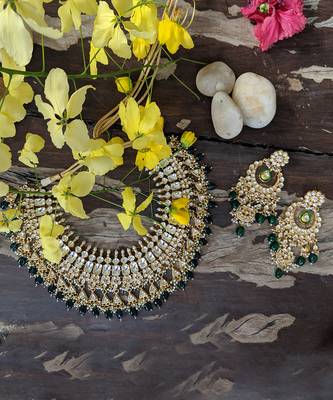 Green And White Lower Line Necklace Set 5