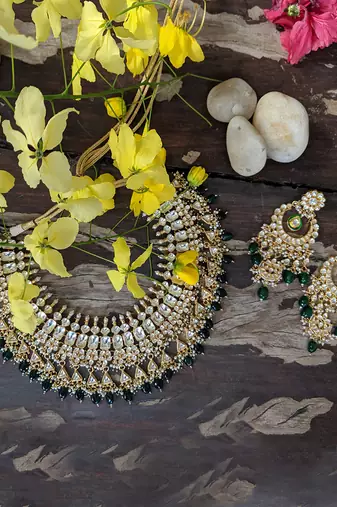 Green And White Lower Line Necklace Set