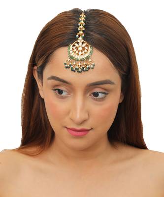 Maang Tikka With Emerald Beads And Jadtar Stone Chain 1