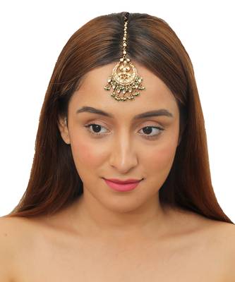 Small Tikka With Green Hangings 1