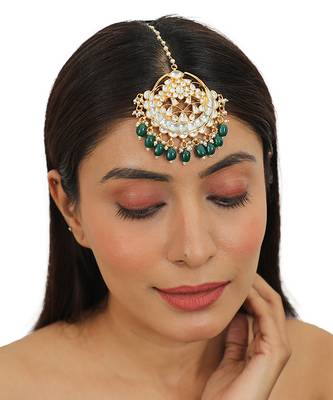 Tikka Studded With White Jadtar Stones And Beaded With Emerald Drops 1