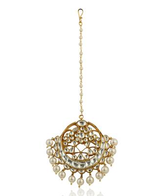 Tikka Studded With White Jadtar Stones And Beaded With Pearls 2