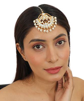 Tikka Studded With White Jadtar Stones And Beaded With Pearls 1