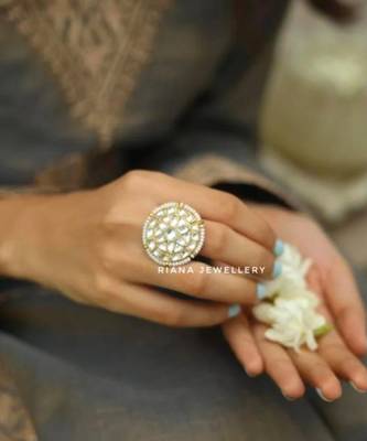 Small White Jadtar Stone Ring 4