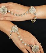 Traditional Hathful With Floral Round Design