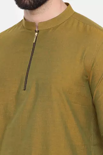 stylish zipper detail short kurta in soft cotton. pair with denims or linen pants.