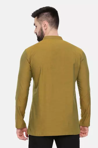 stylish zipper detail short kurta in soft cotton. pair with denims or linen pants.