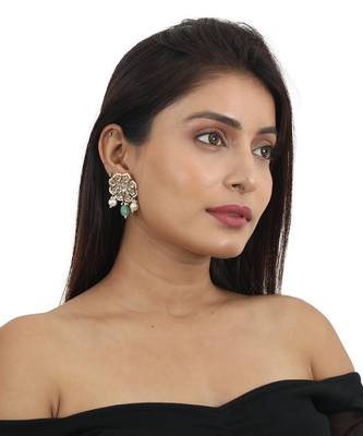 Round Small Pendent With Sea Green And White Moti Line Atteched Necklace With Tops 5
