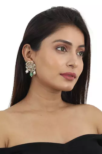 Round Small Pendent With Sea Green And White Moti Line Atteched Necklace With Tops
