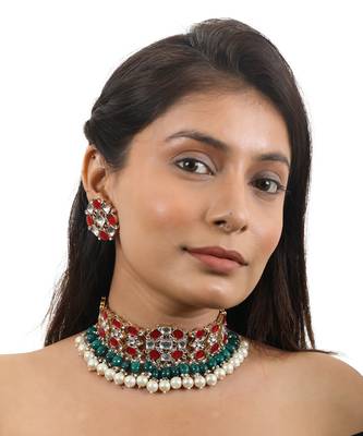 Choker Necklace Set In Red, With Studs And Emerald Drops 1