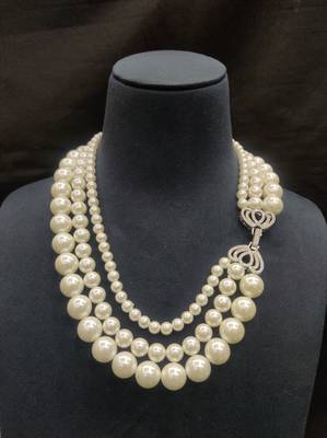 White pearl necklaces 2