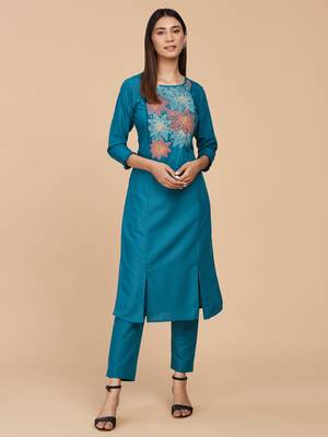 Blue Artistic Floral Embroidery Straight Cotton Kurta 1