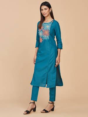 Blue Artistic Floral Embroidery Straight Cotton Kurta 2