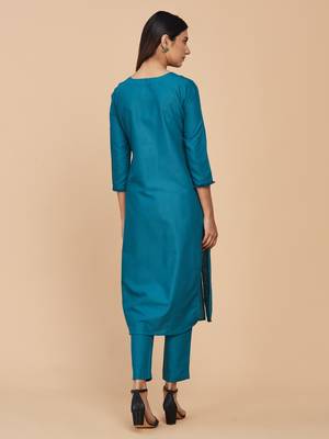 Blue Artistic Floral Embroidery Straight Cotton Kurta 3