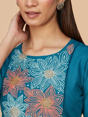 Blue Artistic Floral Embroidery Straight Cotton Kurta 4