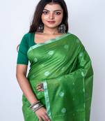 Staple butta saree