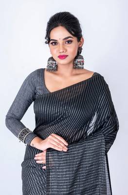 Bengal handloom cotton zari check saree 1