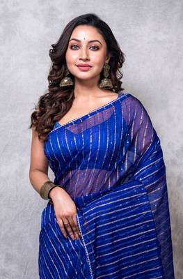 Organza saree with plain blouse 3