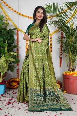 LIGHT GREEN BANDHNI PATOLA SAREE  2