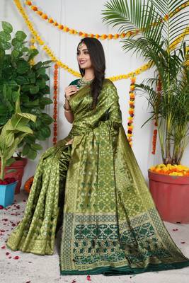 LIGHT GREEN BANDHNI PATOLA SAREE  3