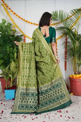 LIGHT GREEN BANDHNI PATOLA SAREE  4