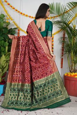 RED BANDHANI PATOLA BEAUTIFUL SAREE  5