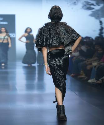 Black Slit Skirt Set 3