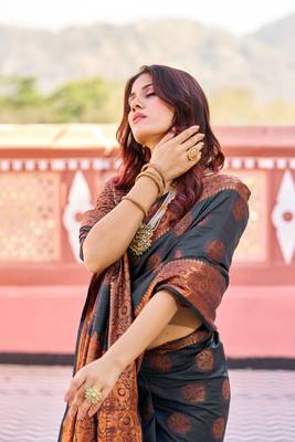 Grey woven silk saree with blouse 4