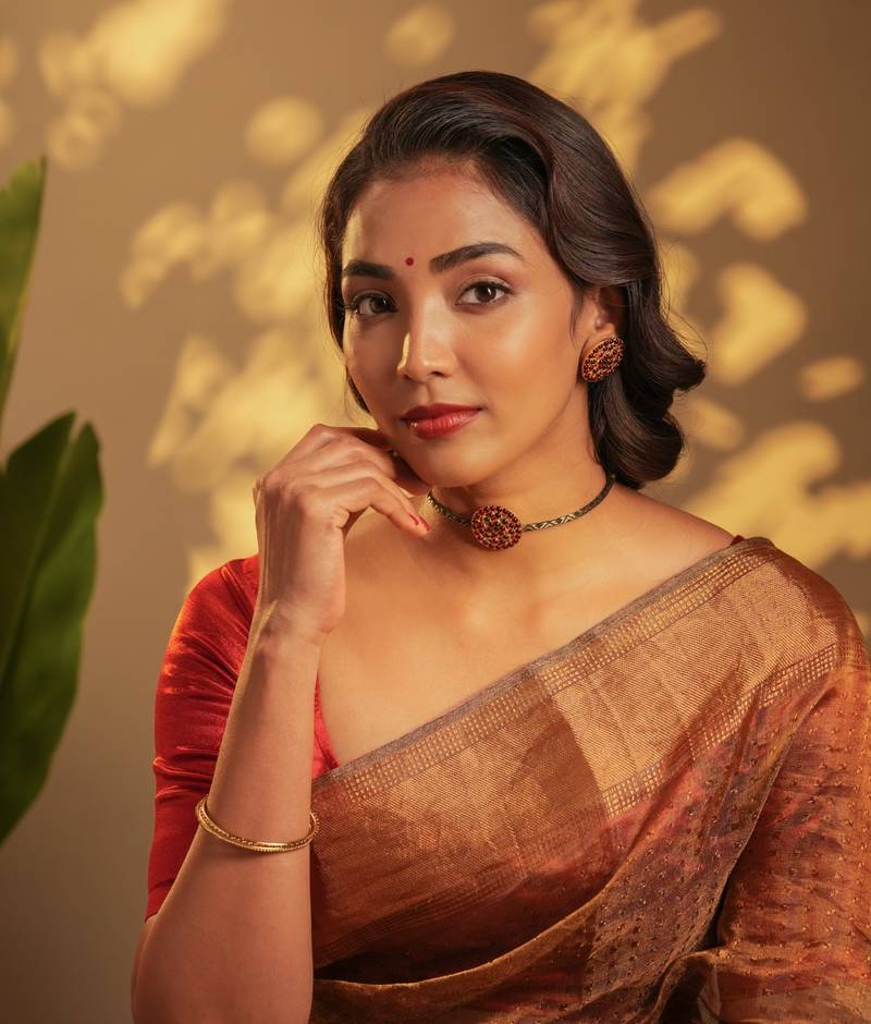 Gold Tone Temple Necklace Set- Jada Billa zari Choker Black