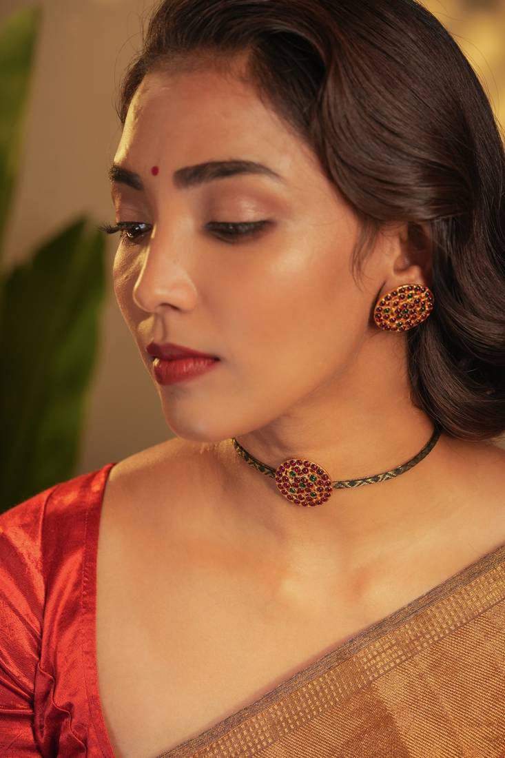 Gold Tone Temple Necklace Set- Jada Billa zari Choker Black