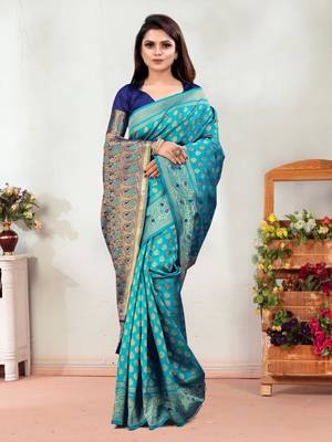 Dark Green Woven Banarasi silk blend Saree With Blouse 2