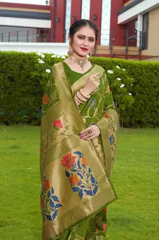 Green Hand Woven Banarasi silk blend Saree With Blouse