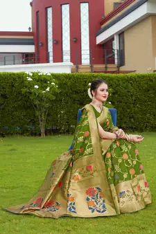 Green Hand Woven Banarasi silk blend Saree With Blouse