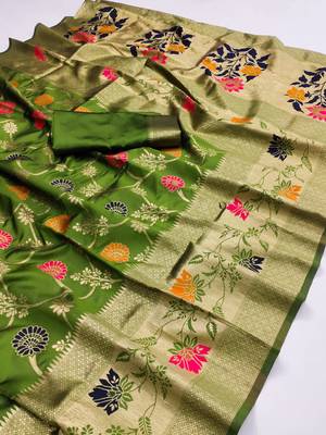 Green Hand Woven Banarasi silk blend Saree With Blouse 4