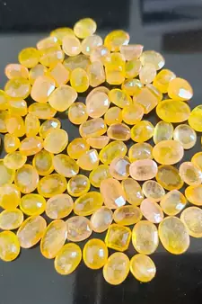 Natural Yellow Sapphire at Wholesale Rate 5.25 Ratti 4.77 Carat Oval Shape पुखराज Loose Gemstone Astrology Purpose 1 Pcs
