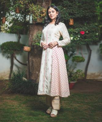 Off-White And Pink Motif Print Kurta Set 3