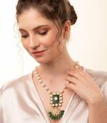 White Pearly Necklace With Agate & Polki