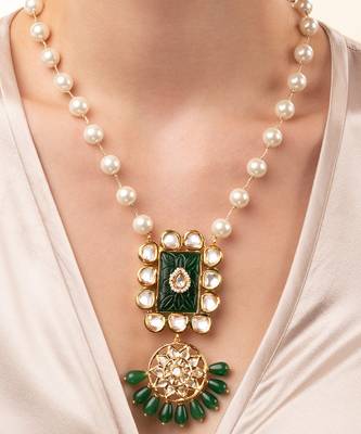 White Pearly Necklace With Agate & Polki 2