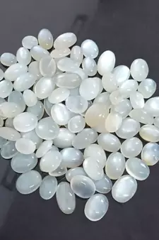 Natural White Moonstone at Wholesale Rate 11.25 Ratti 10.12 Carat Oval Shape चंद्रकांत Loose Gemstone Rashi Ratan 1 Pc