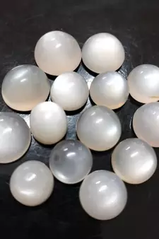 Natural White Moonstone at Wholesale Rate 4.25 Ratti 3.86 Carat Round Shape चंद्रकांत Loose Gemstone Rashi Ratan 1 Pcs