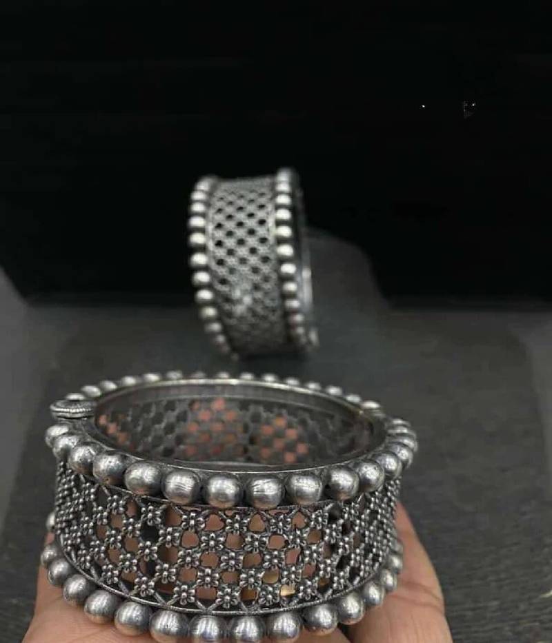 Antique jaali hand Kada
