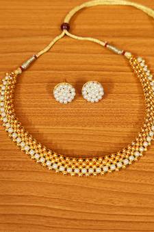 White necklace-sets