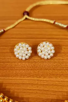 White necklace-sets